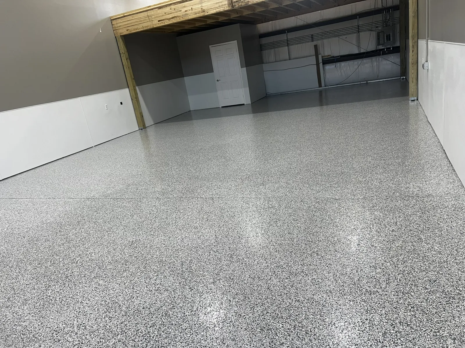 Commercial room coated in grey flake