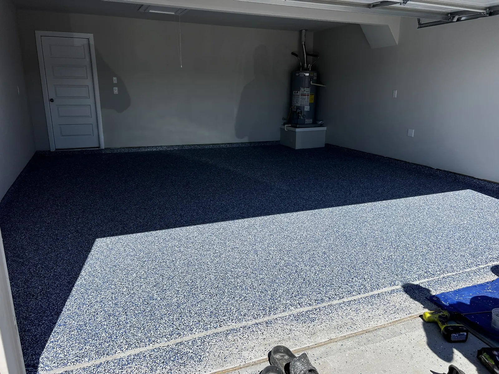 Garage, blue flake