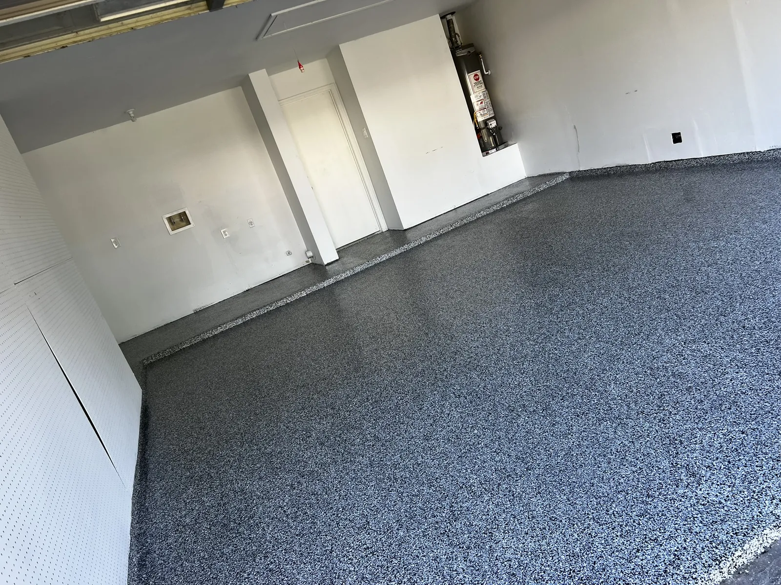 Garage, grey flake