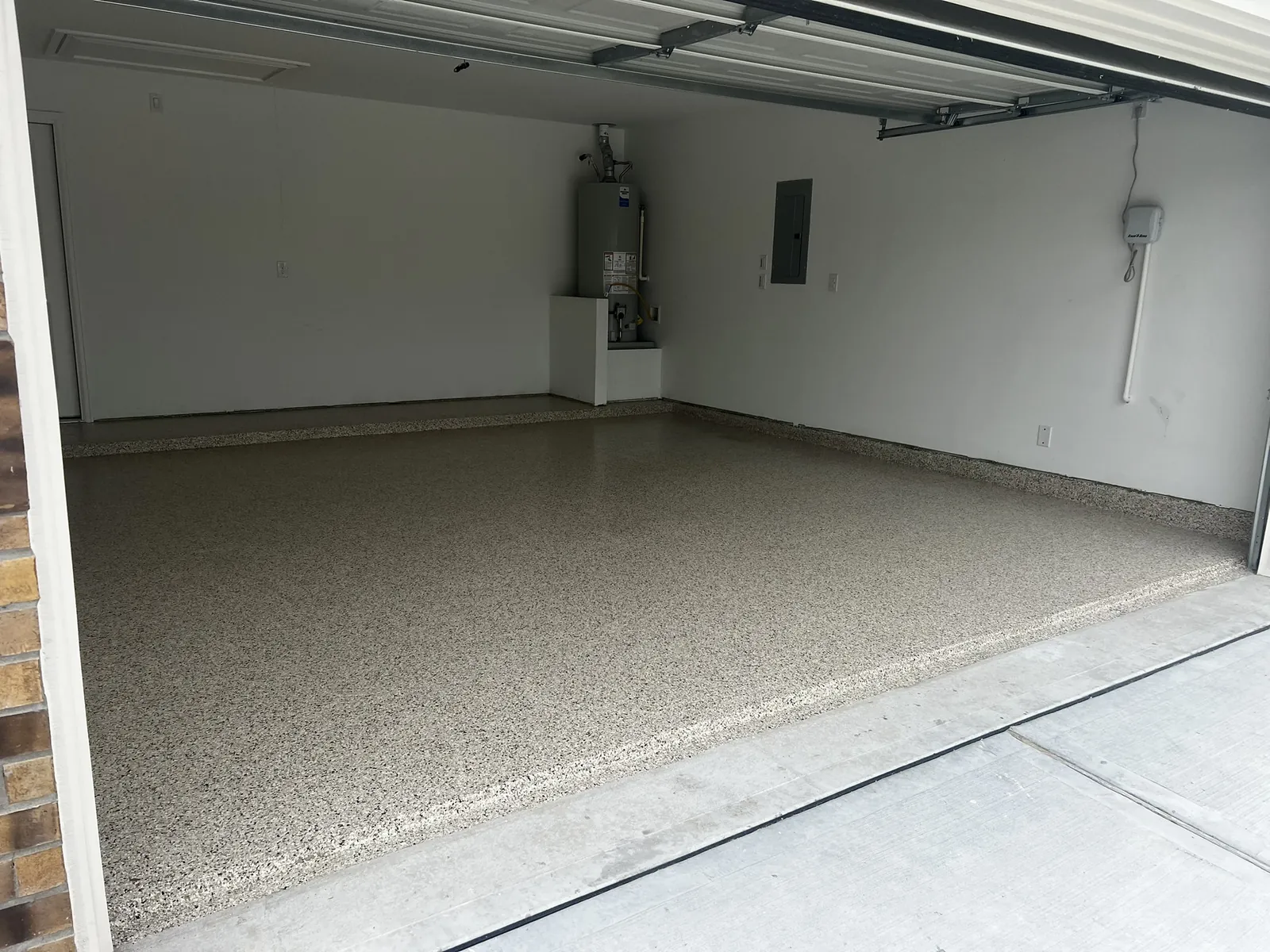 Garage, tan flake