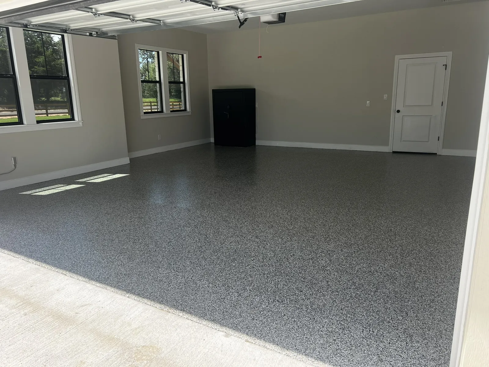 Garage, grey flake